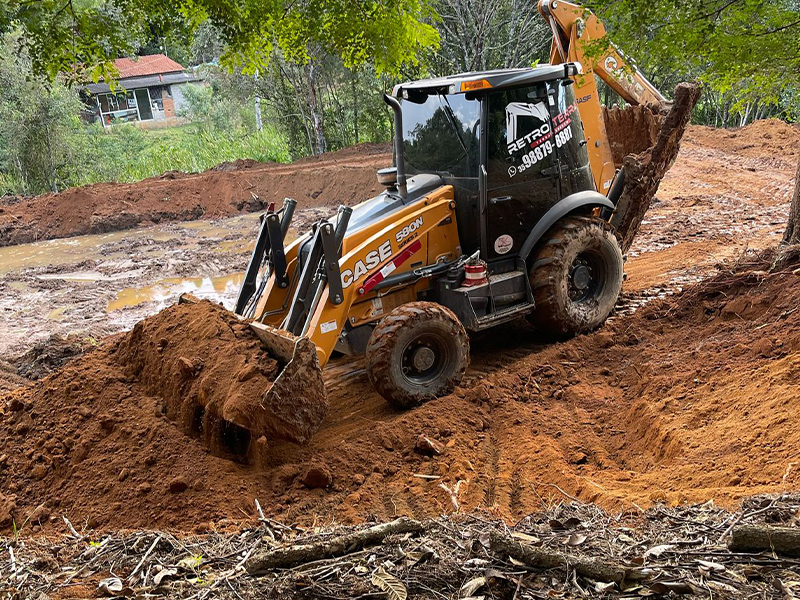 Limpeza de açudes, lagos e brejos em Varginha-MG